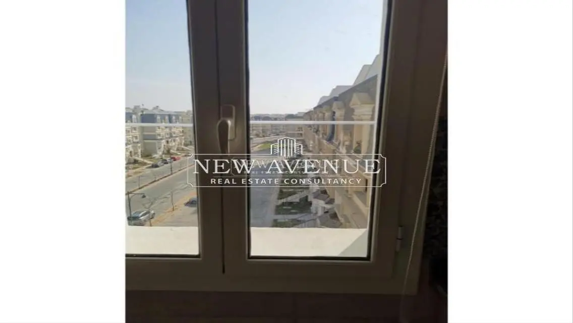 Fully finished penthouse with roof in MV hyde park
