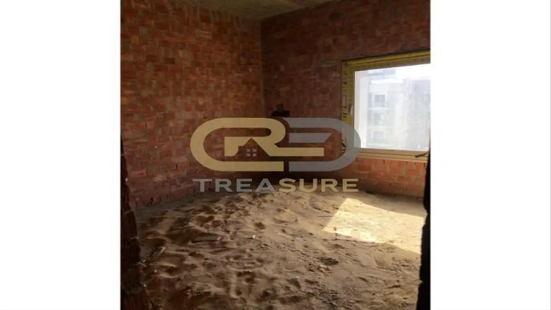 Apartment in Galleria Moon Valley prime location .