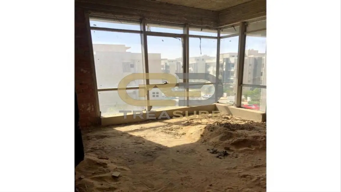 Apartment in Galleria Moon Valley prime location .