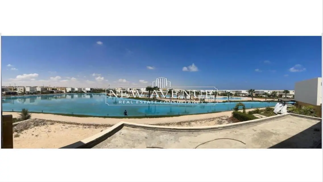 Standalone first row lagoon 3rd row sea