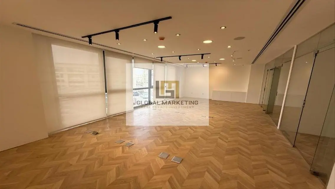 Premium Property of 400 sqm in a Multi-National Area