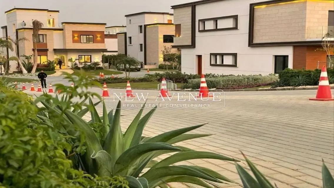 Delivered Twinhouse 305m with installments