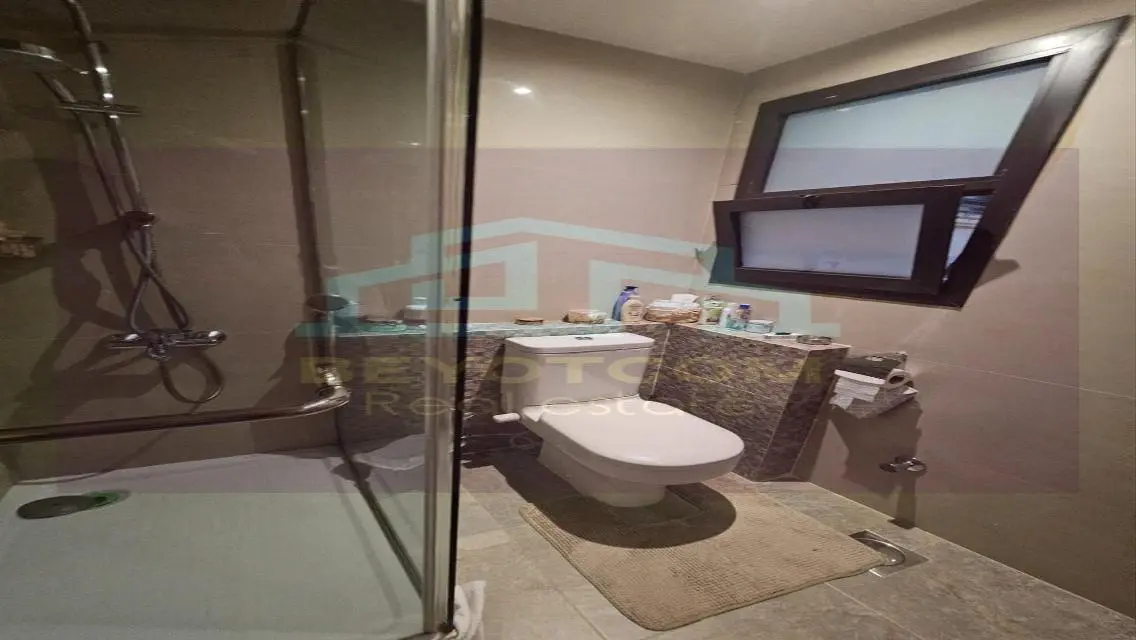 Ground floor apartment with private garden for ren