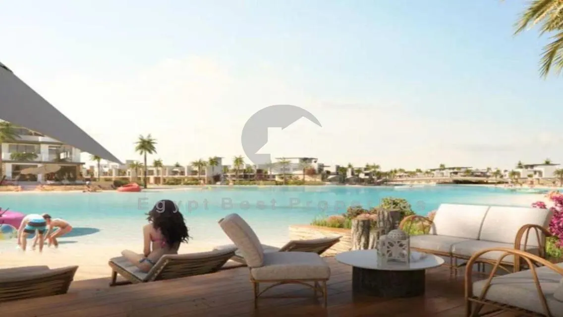 شاليه بإطلالة مزدوجة في موقع مميز في Silver Sands