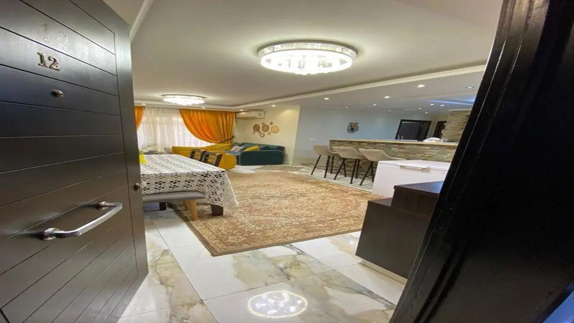 شقه مميزه للايجار المفروش بمدينتي في B7 فرش حديث