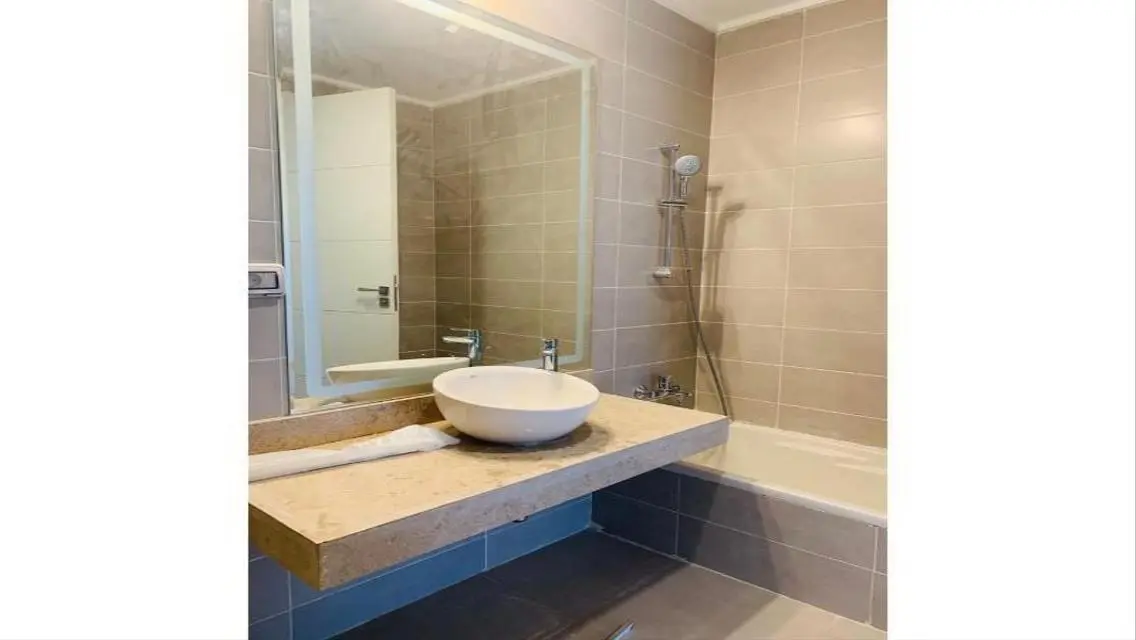 Apartment 155m - kitchen &amp; Ac&#39;s - Village Gate