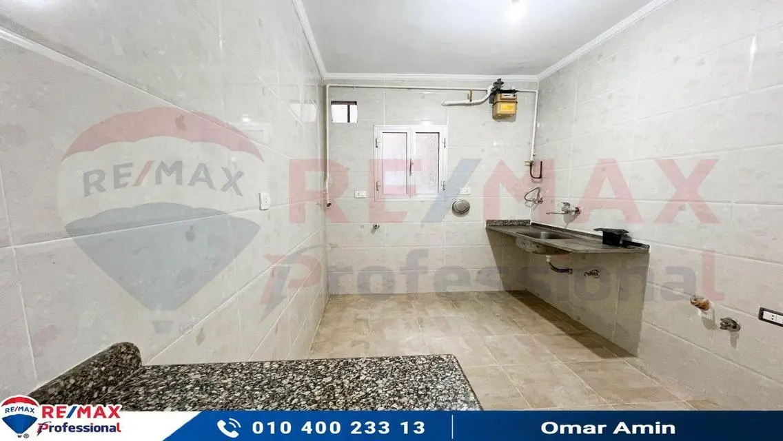 Open view to the street - Living room - Licensed