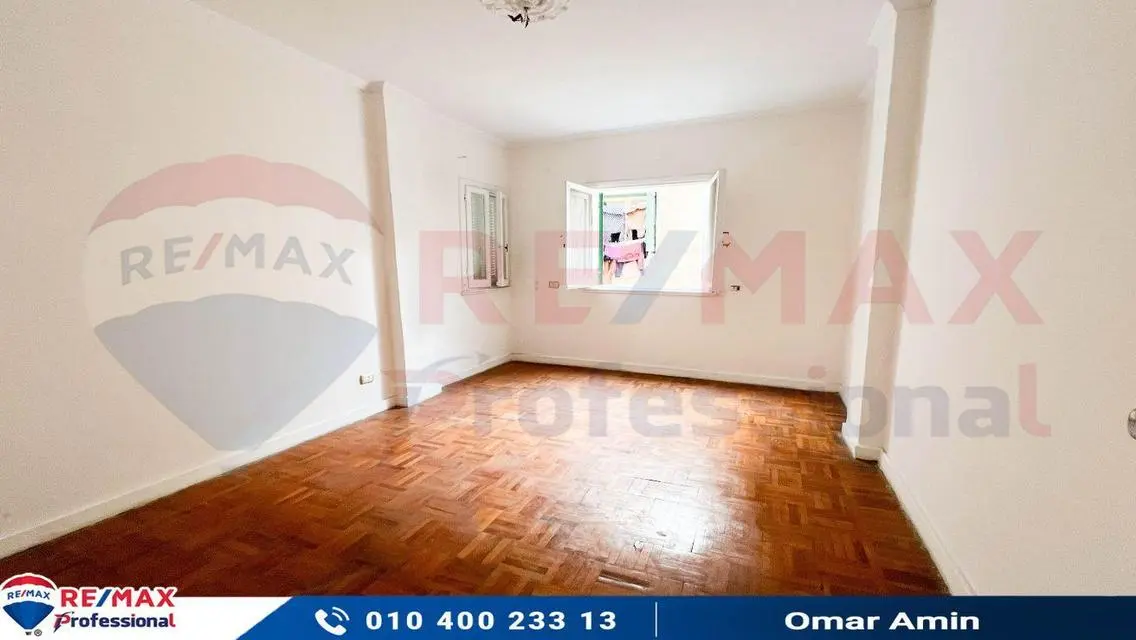 Open view to the street - Living room - Licensed
