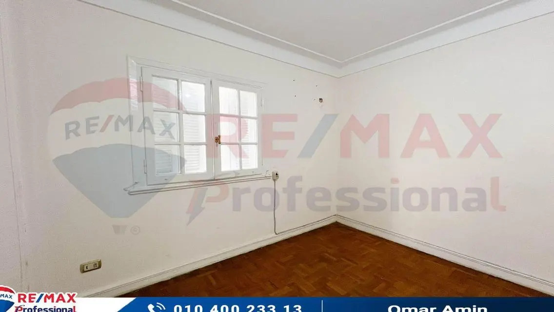 Open view to the street - Living room - Licensed