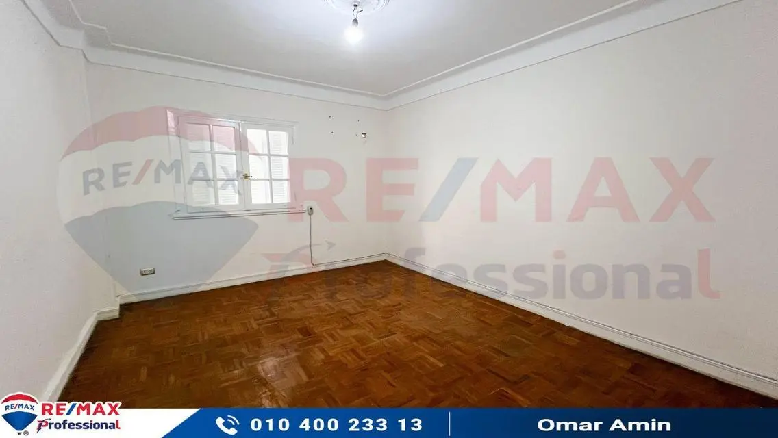 Open view to the street - Living room - Licensed