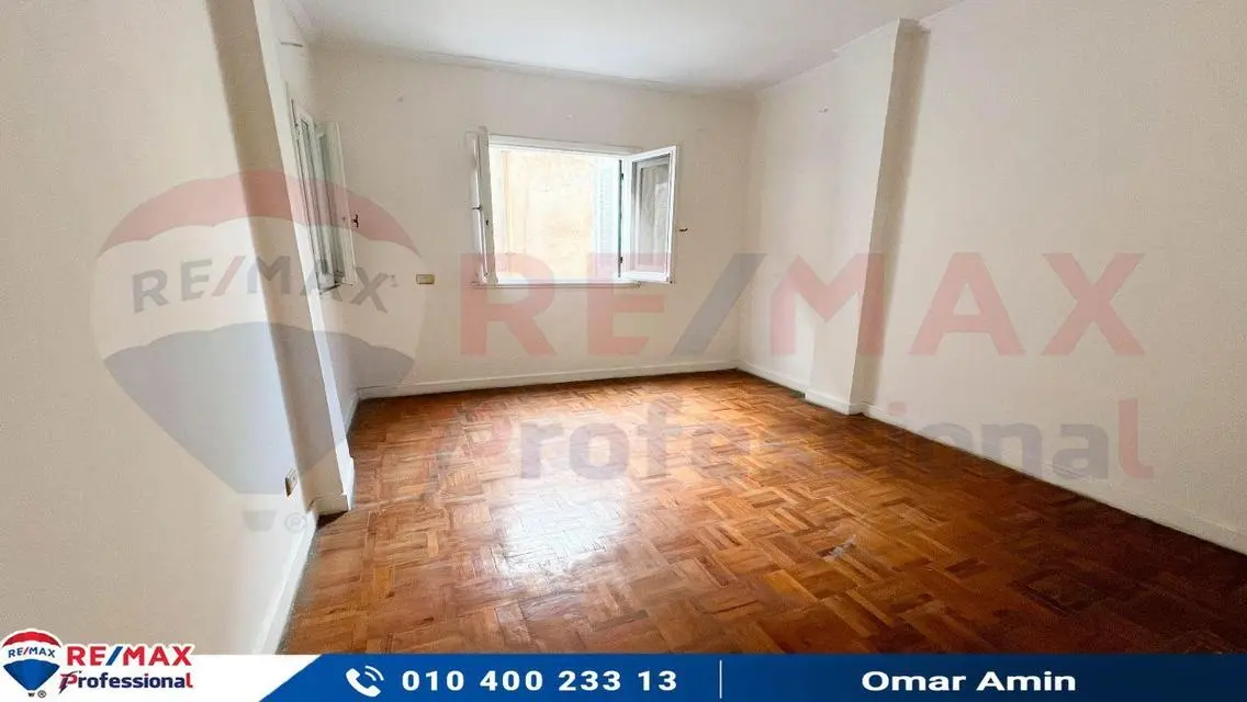 Open view to the street - Living room - Licensed