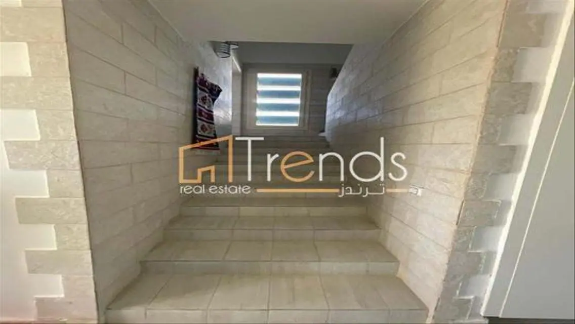 منزل فخم للبيع في موقع مميز