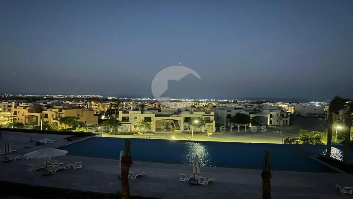 فيلا متشطبة على البحيرة بمقدم 0% في الجونة الجديدة