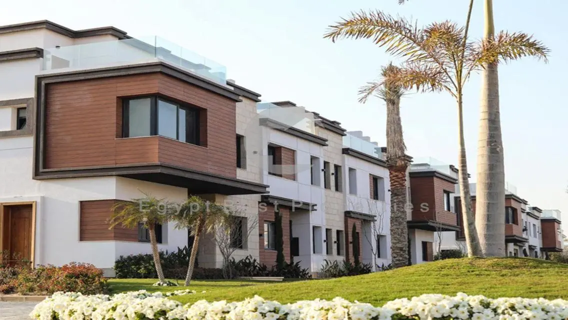 For Sale Twin Villa 250m at New Cairo on 10 years