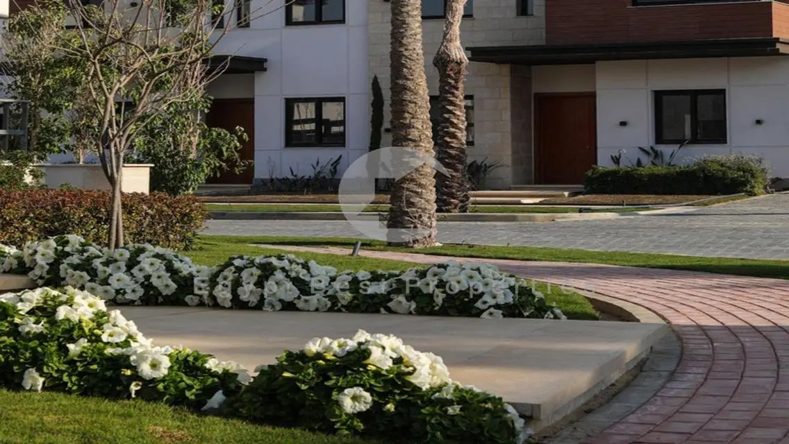 For Sale Twin Villa 250m at New Cairo on 10 years