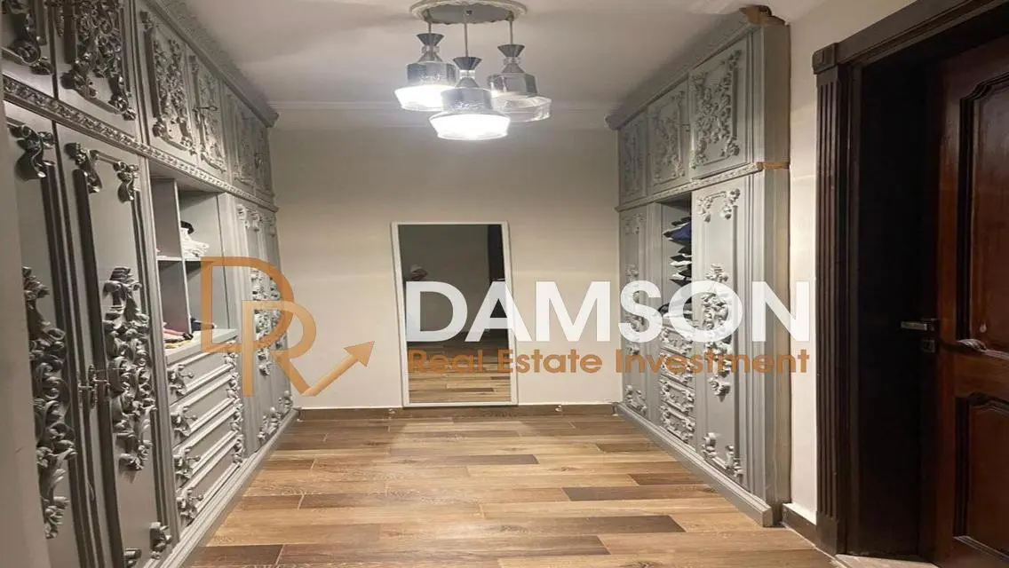 Stunning Apartment with Lake Views and Spacious Layout