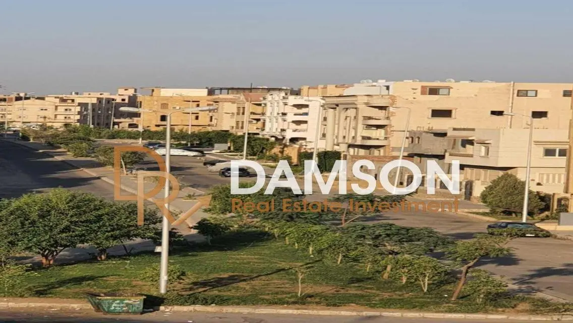 Stunning Apartment with Lake Views and Spacious Layout