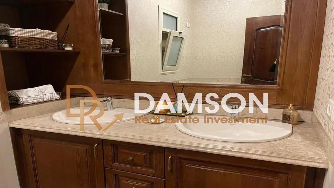 Stunning Apartment with Lake Views and Spacious Layout