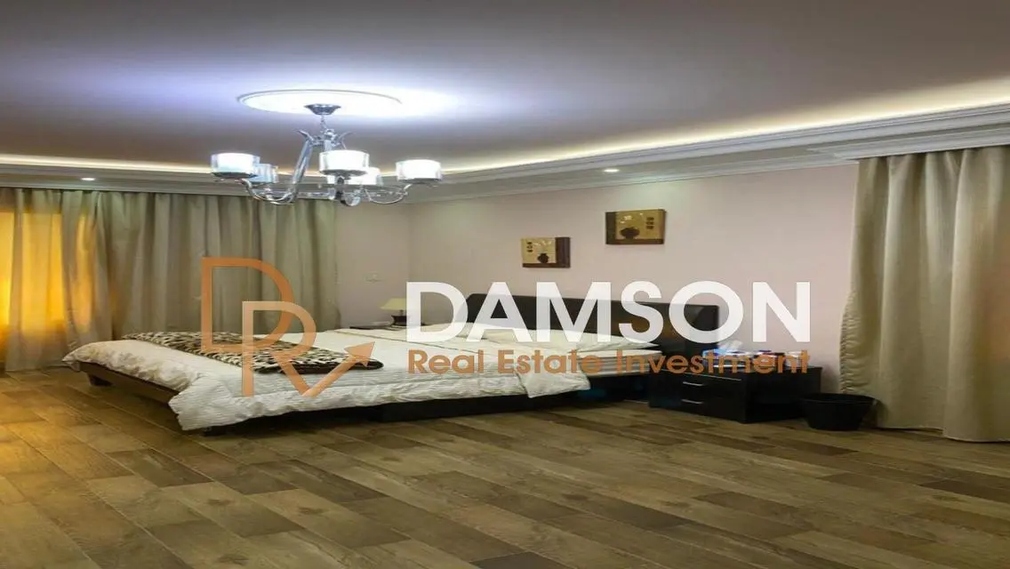 Stunning Apartment with Lake Views and Spacious Layout