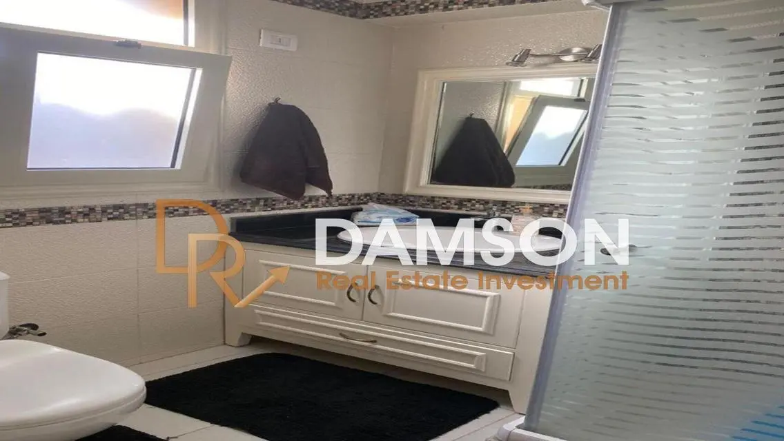 Stunning Apartment with Lake Views and Spacious Layout