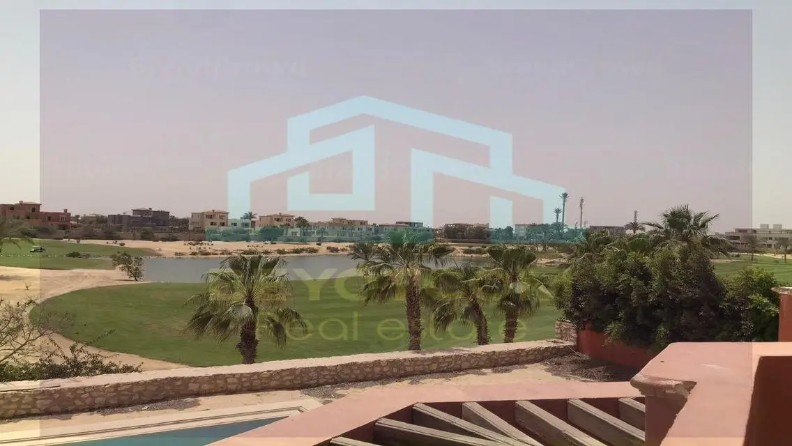 فيلا مميزه صف اول على الجولف للبيع جولف فيوز بالم