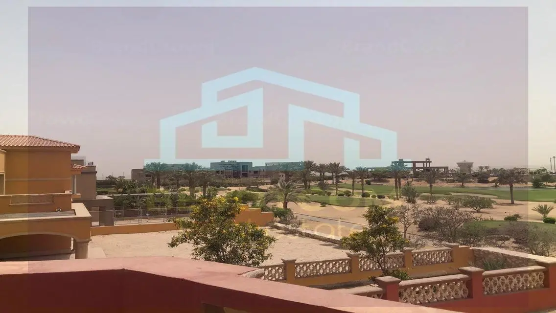 فيلا مميزه صف اول على الجولف للبيع جولف فيوز بالم