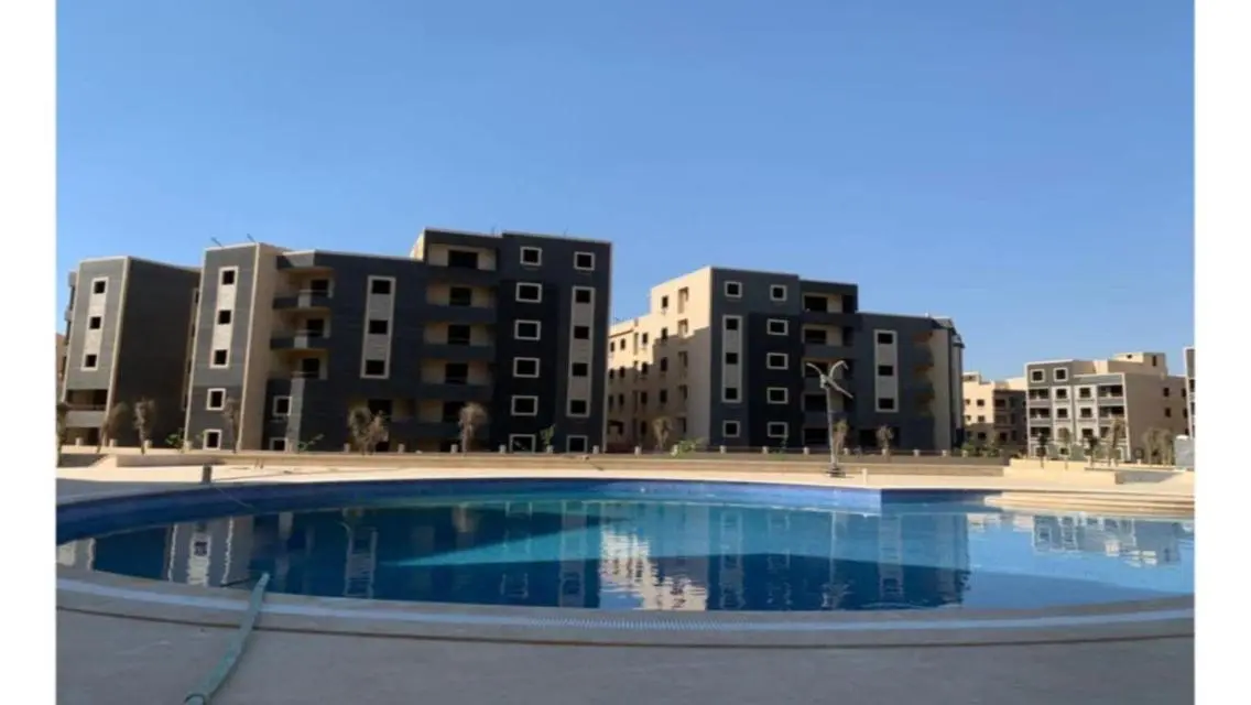 وحدة سكنيه فاخره للبيع بالتجمع الخامس قريبه من الج
