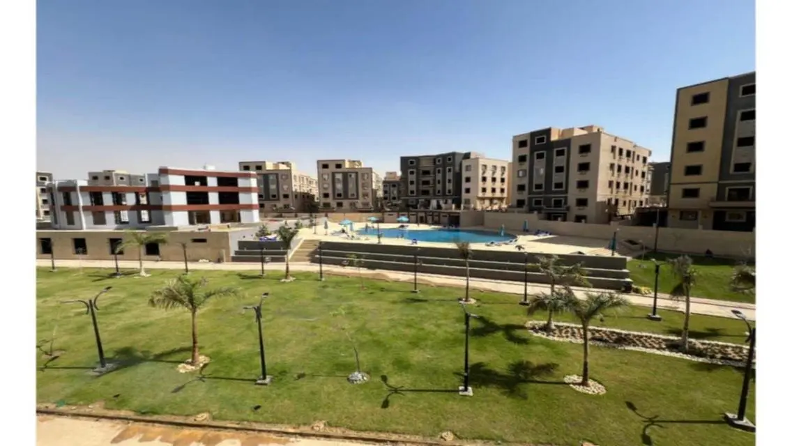 وحدة سكنيه فاخره للبيع بالتجمع الخامس قريبه من الج