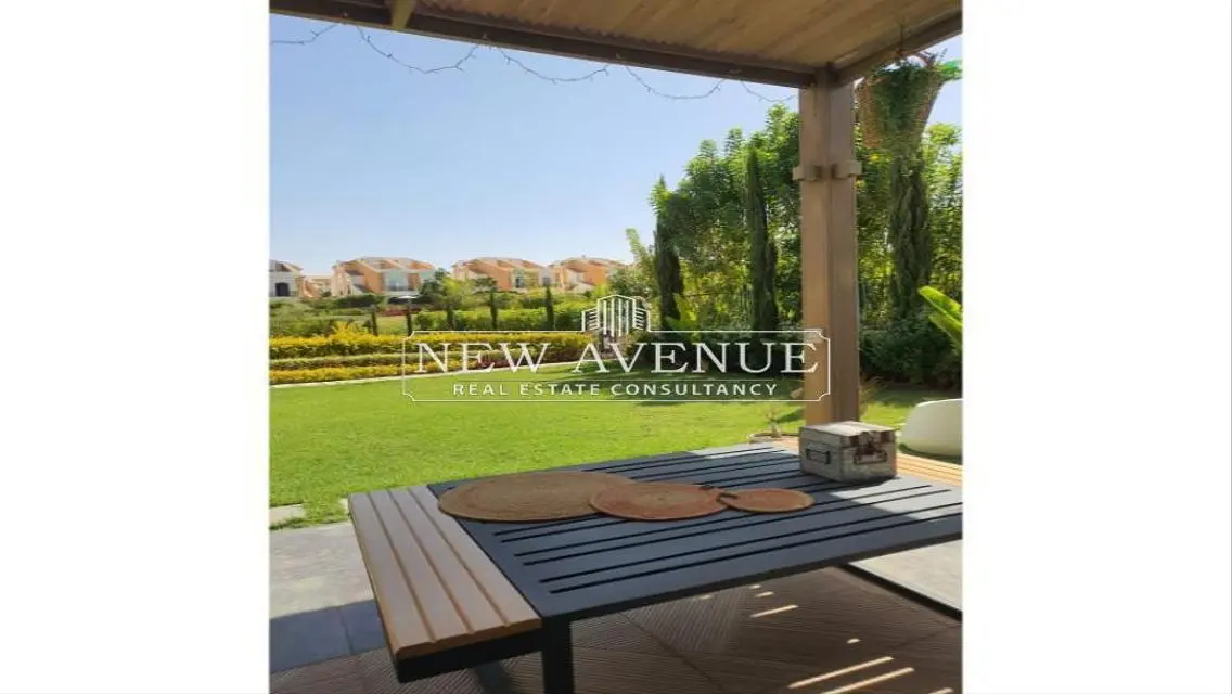 Luxurious Fully Finished Villa directly on main lake
