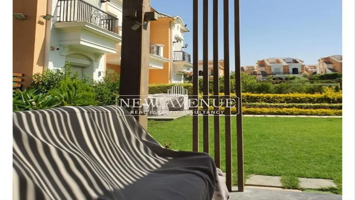 Luxurious Fully Finished Villa directly on main lake