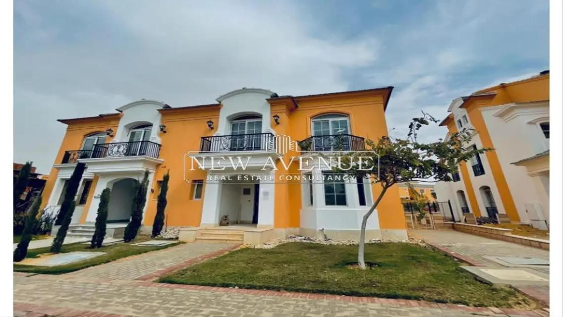 Luxurious Fully Finished Villa directly on main lake