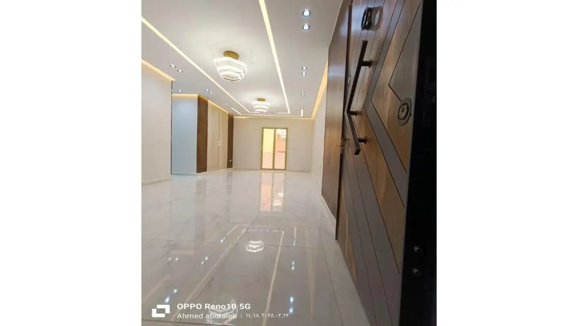 للبيع شقه فيو مفتوح بحدايق الاهرام بجوار الخدمات  