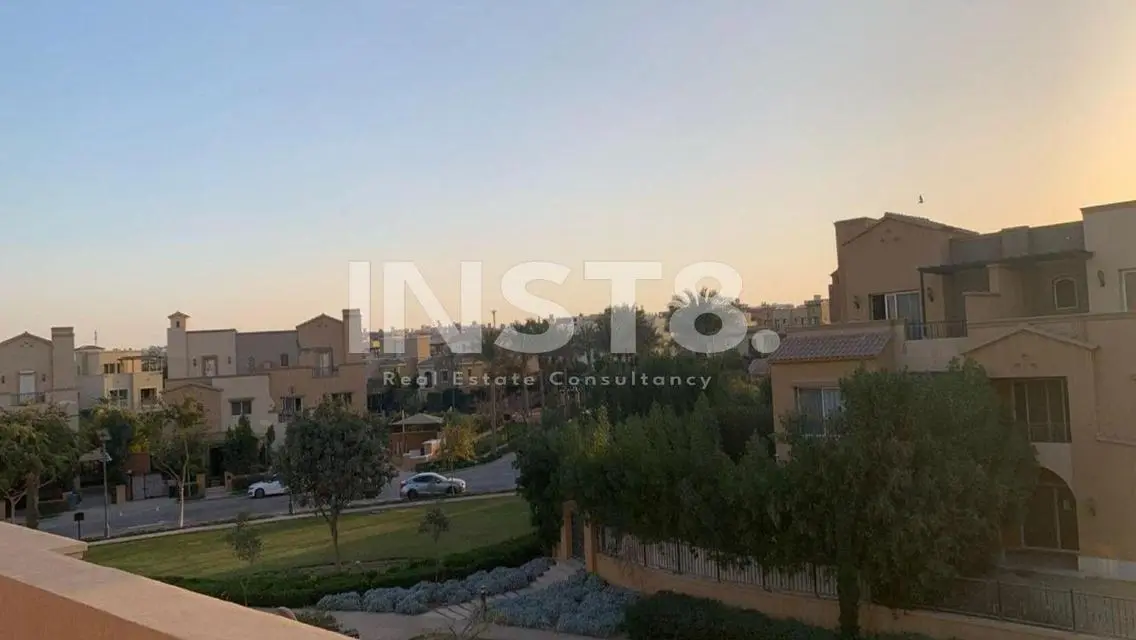 توين هاوس تشطيب فاخر للايجار في كمبوند ميفيدا