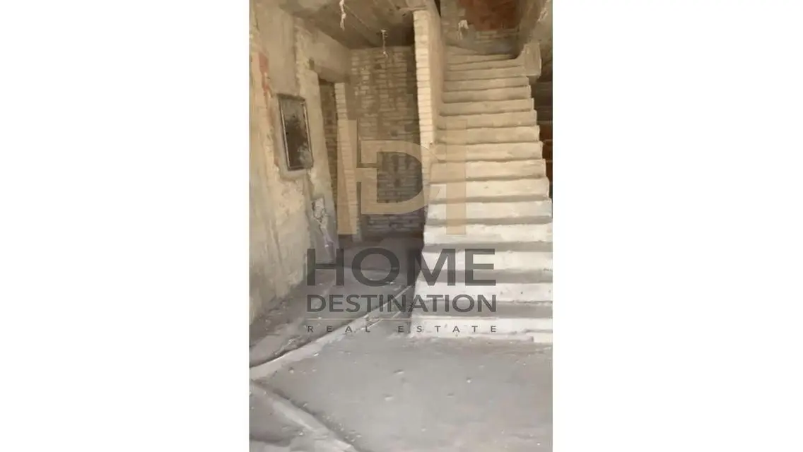 فيلا كورنر للبيع في سراي، ٥ دقائق فقط من الخدمات