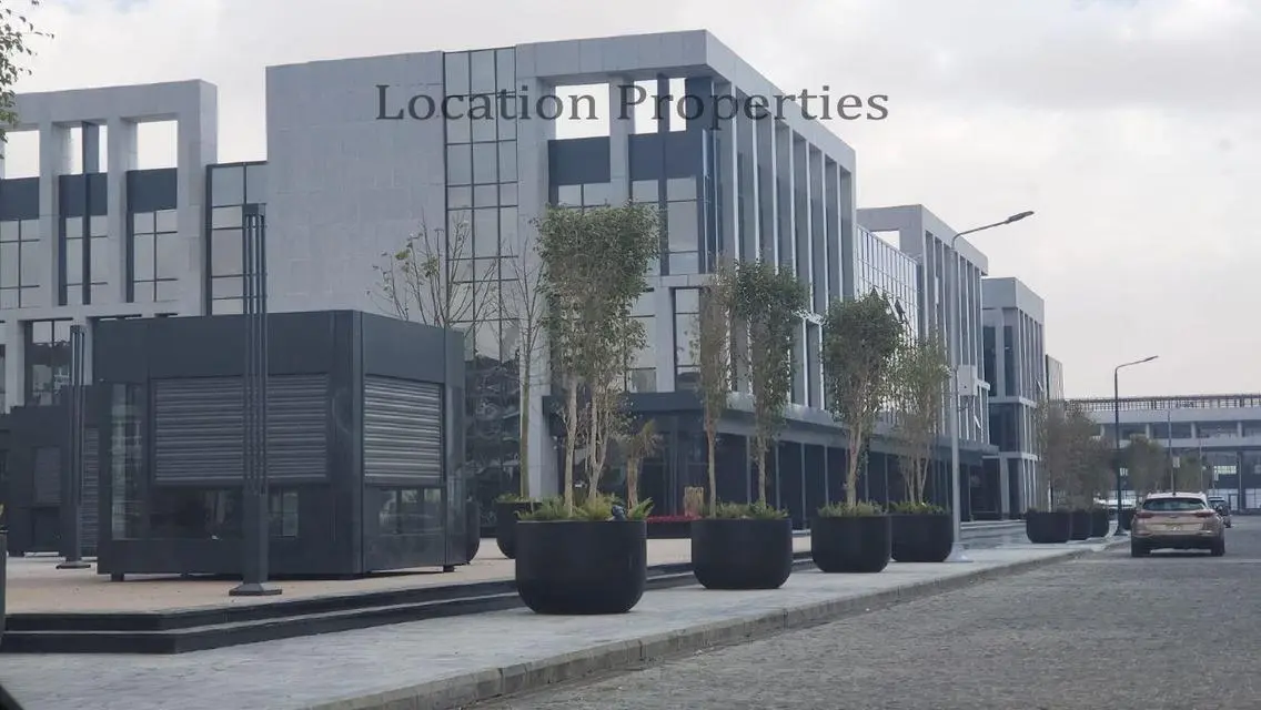 مكتب إداري 65م التكيفات للإيجار East Hub في مدينتي
