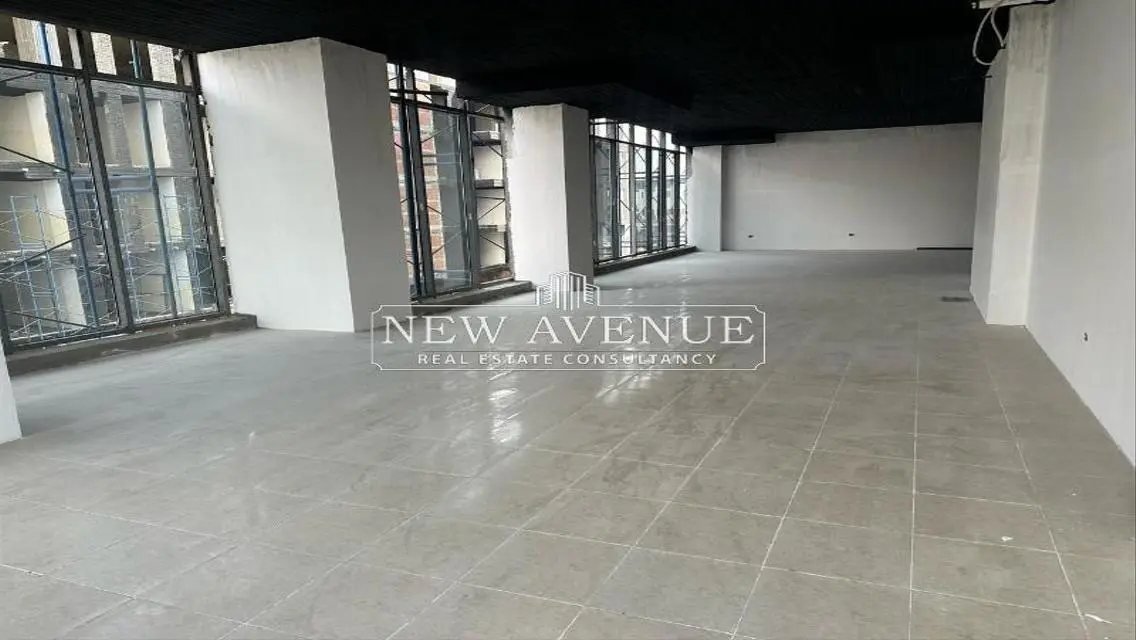 Resale fully finished office direct on north 90 .