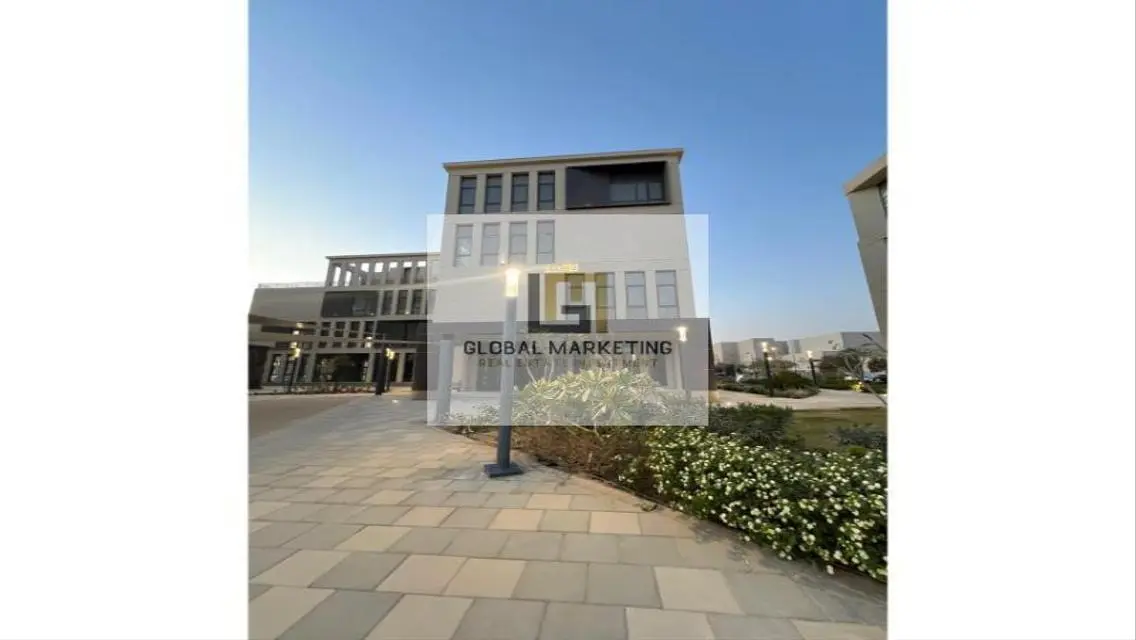 دور كامل اداري 820 متر للايجار في ديستريكت 5