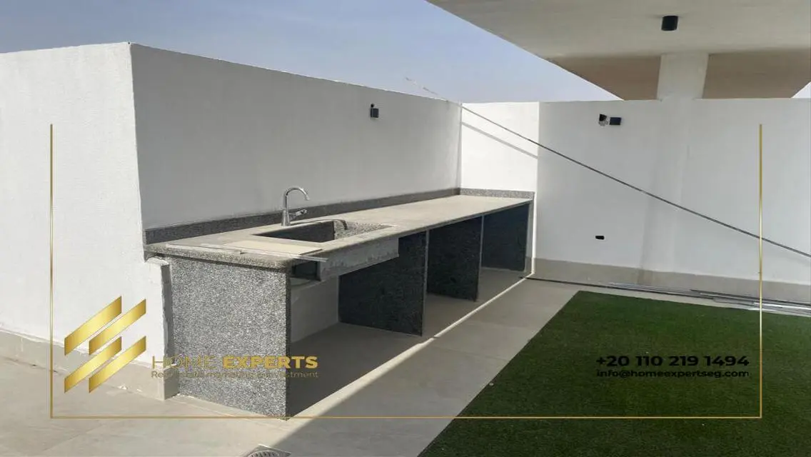 Penthouse roof with pool for rent in Lake View