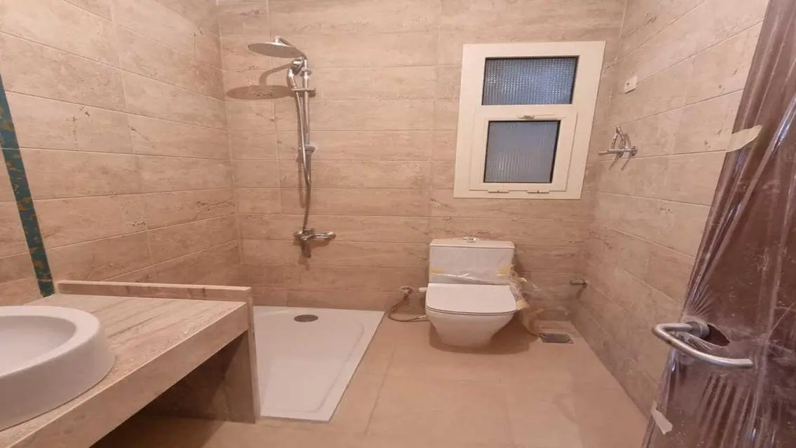 Luxury Apartment with Shared Pool and Gym