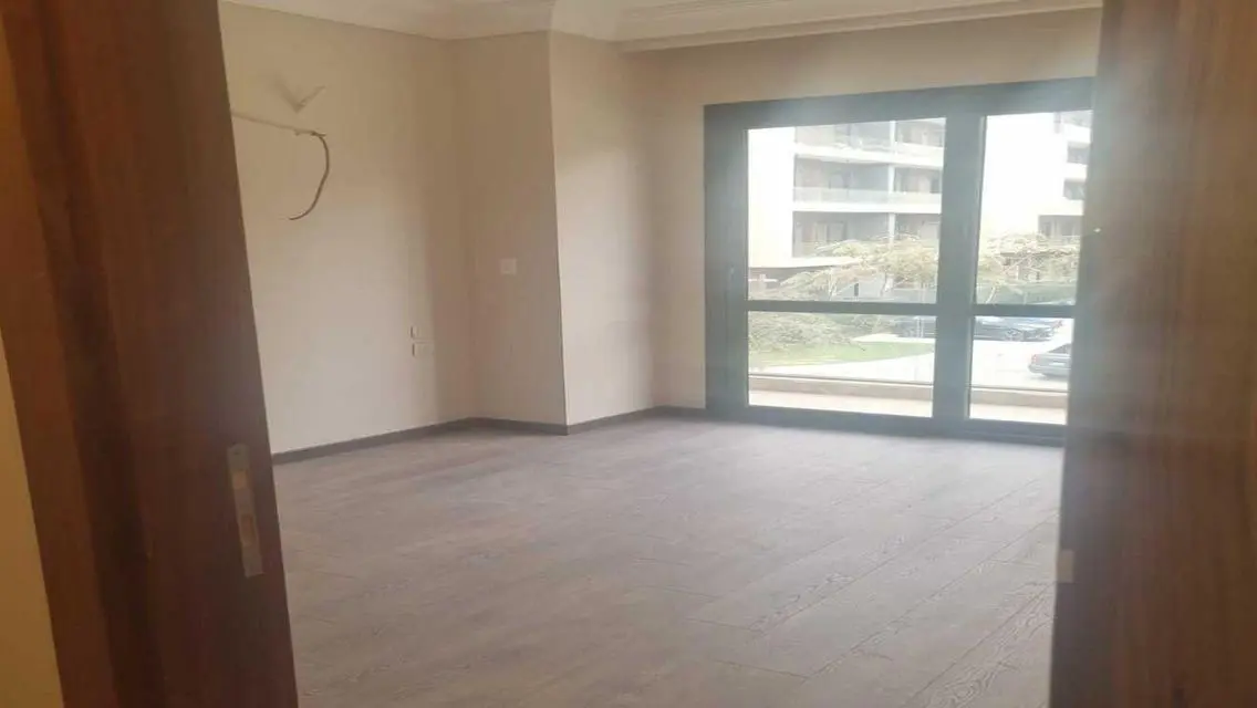 Luxury Apartment with Shared Pool and Gym