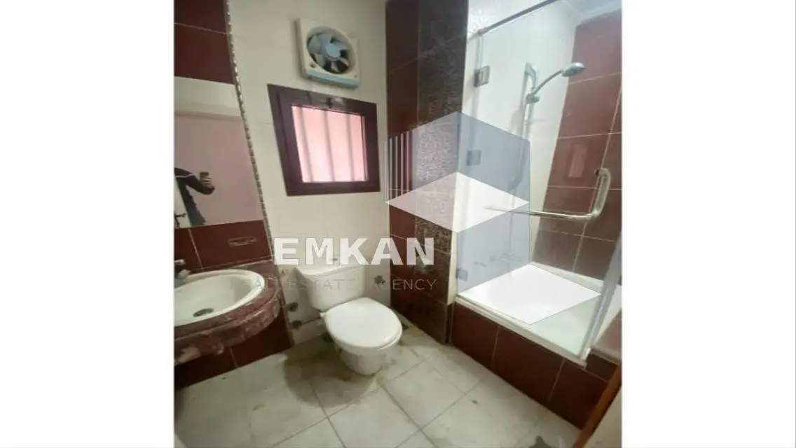 للايجار شقه في بيفرلي هيلز 220م