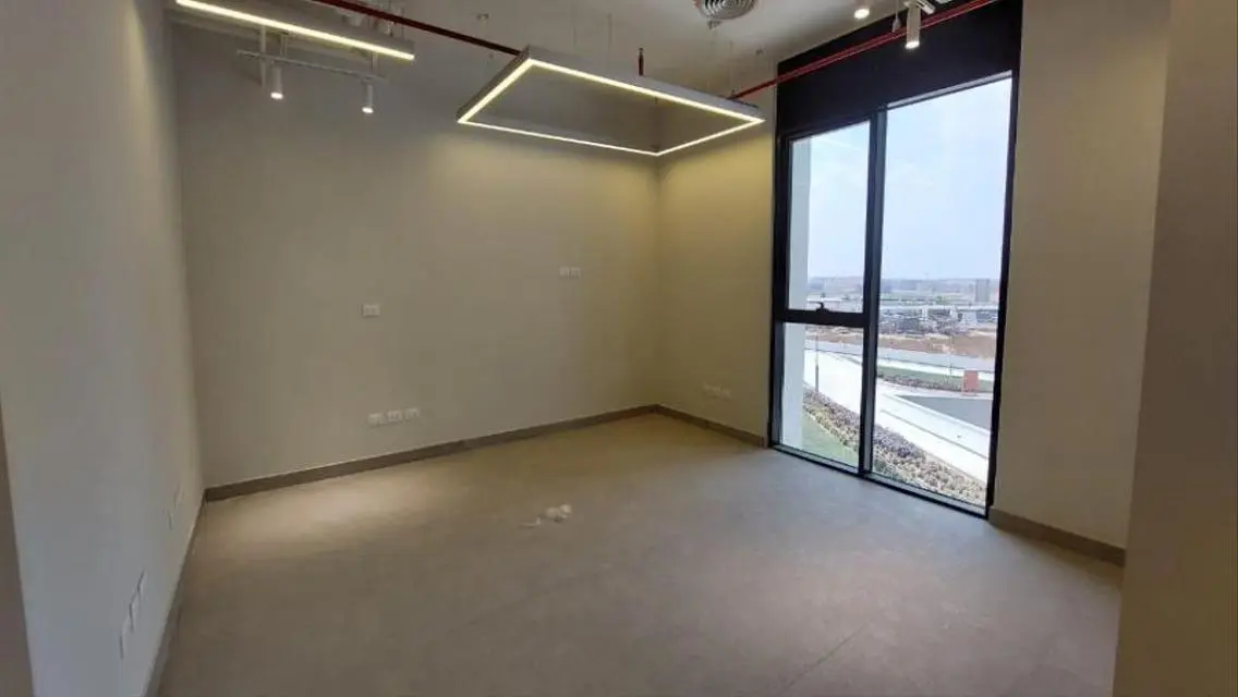 Office 128m for Rent | Hyde Park-New Cairo