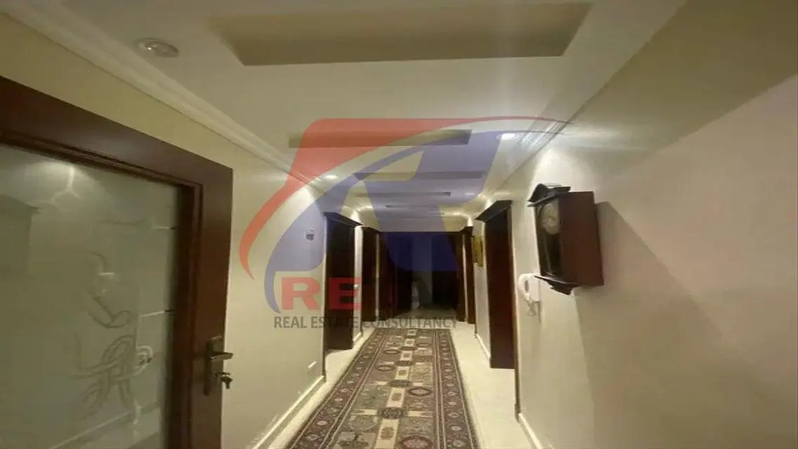 شقة الترا  للبيع في شارع الطاقة المنطقة التامنة  .