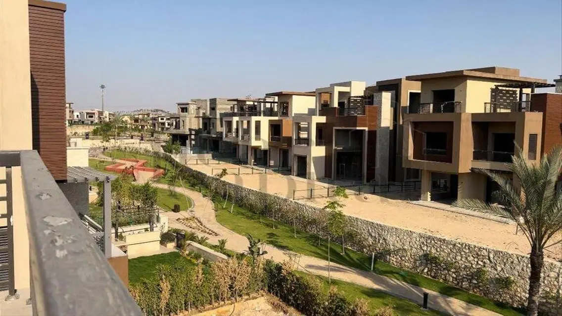 فيلا رائعة فاخرة للبيع في قلب المدينة