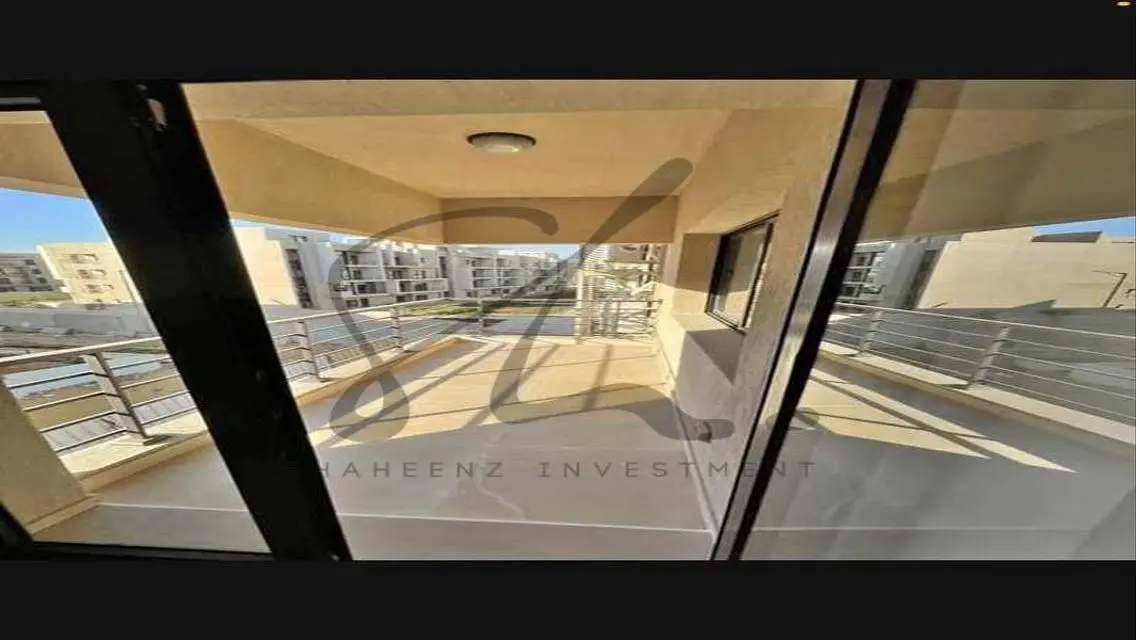 Apartment delivery in mouth in , in front of AUC