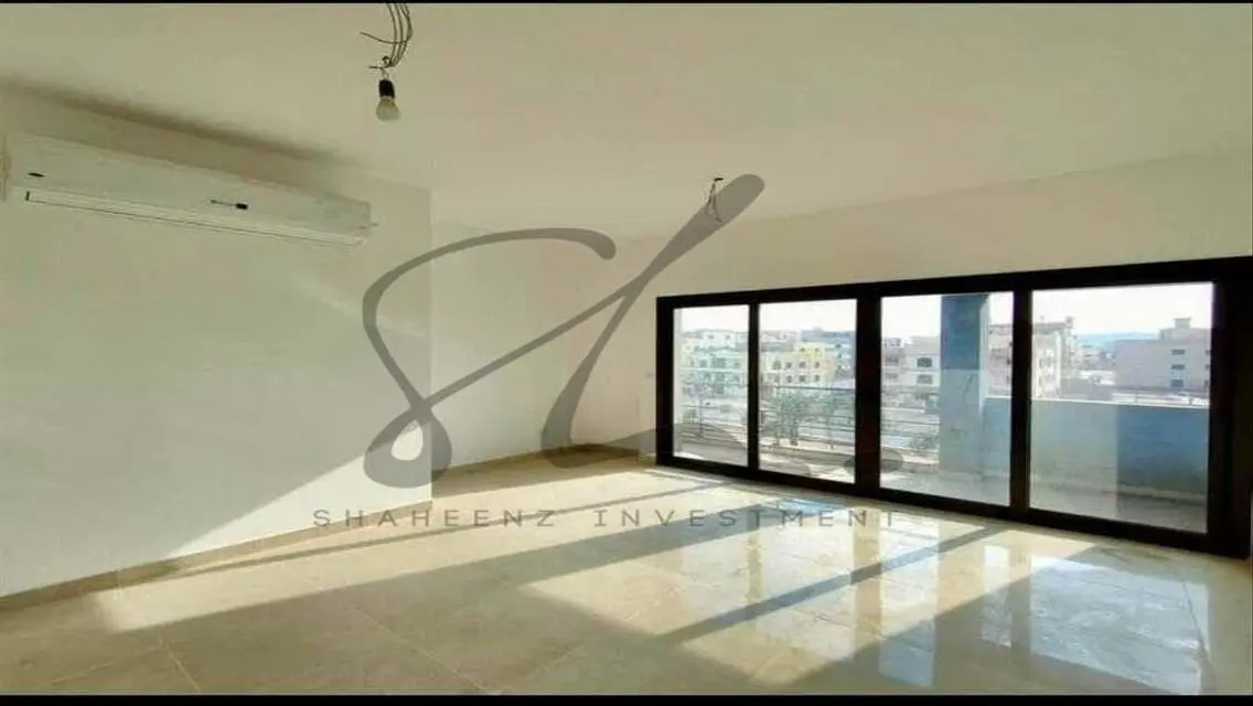 Apartment delivery in mouth in , in front of AUC