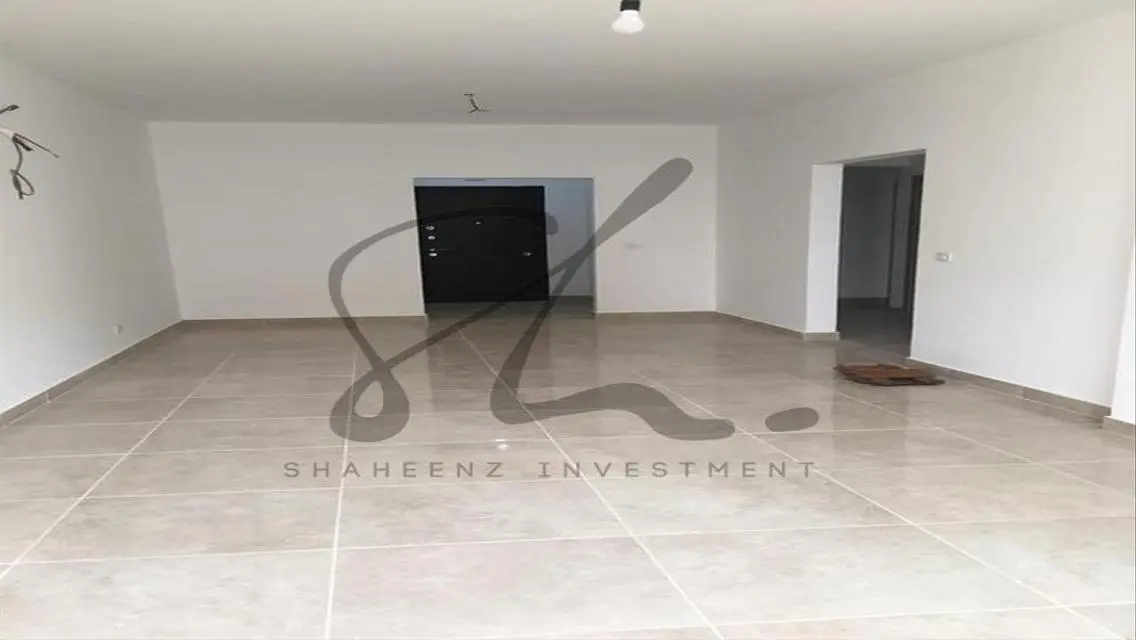 Apartment delivery in mouth in , in front of AUC