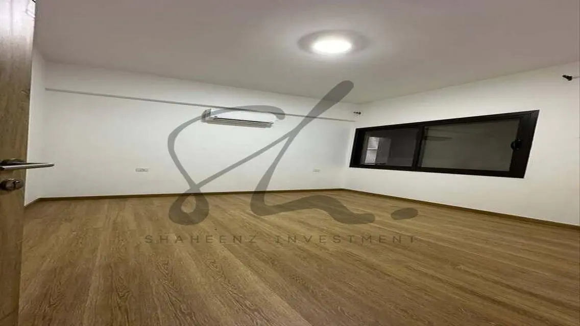 Apartment delivery in mouth in , in front of AUC
