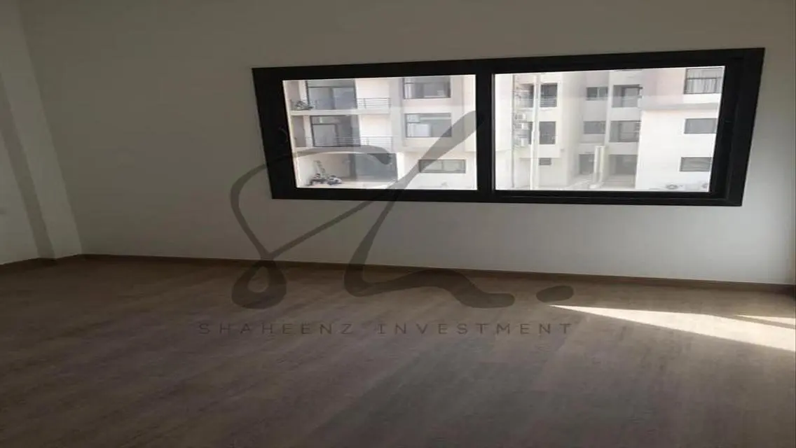 Apartment delivery in mouth in , in front of AUC