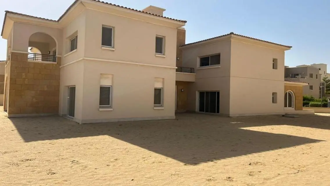 For sale villa in Levanta, first row golf, at a p